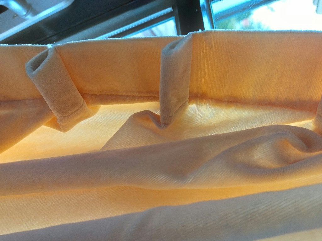 Te koop 4 stuks velour, katoen, geel, gordijn., Ophalen, Plooiafwerking, 262 cm, Katoen