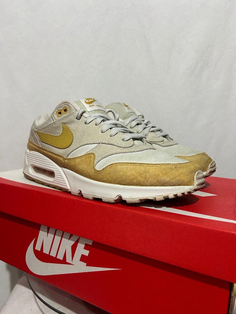 ALS NIEUW! Maat 44,5 - Nike Air Max 90/1 Wheat Gold, Kleding | Heren, Schoenen, Overige kleuren, Verzenden, Nike, Nike