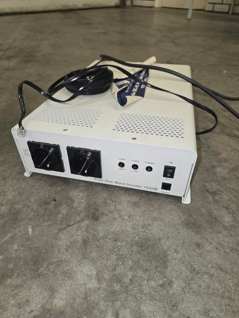 Samlex Europe Omvormer 1500W - Nieuwstaat!, Ophalen of Verzenden, Gebruikt, Universele onderdelen