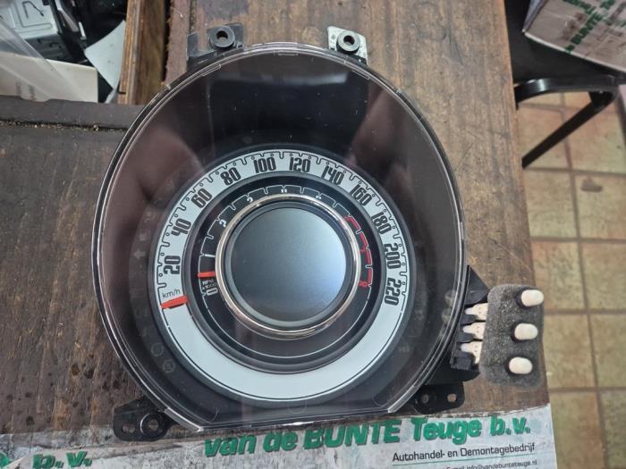 Kilometerteller KM van een Fiat 500, Gebruikt, -, -, Fiat