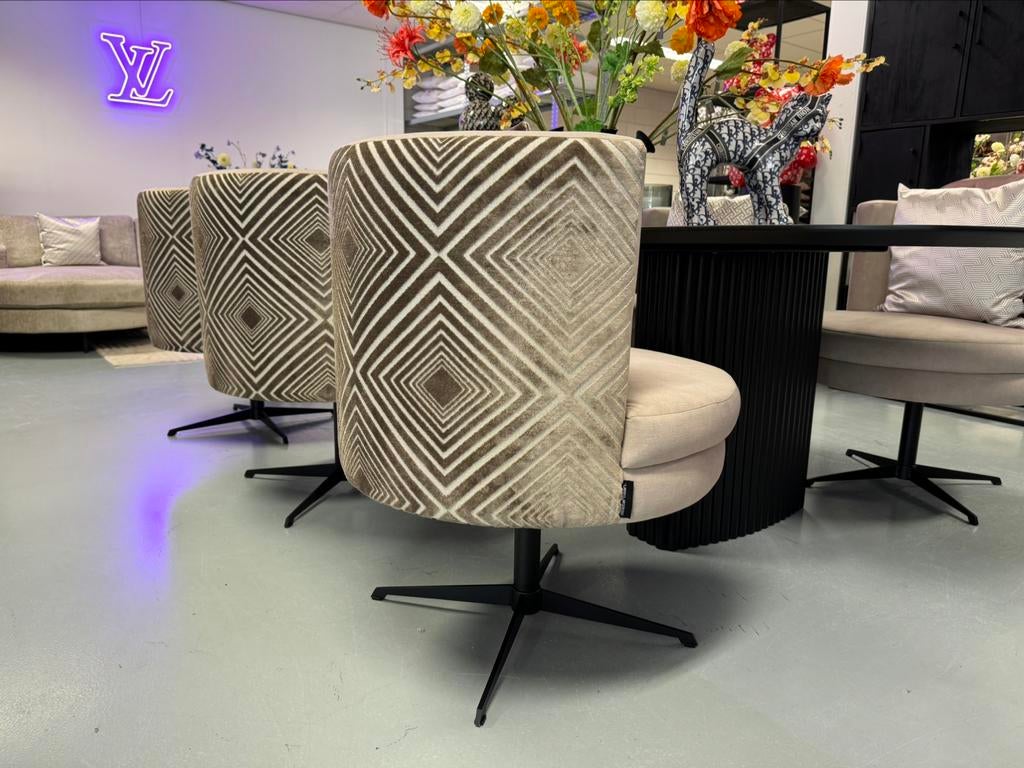 Luxe Velvet Draaibare Eetkamerstoel Shelly Custom NEW UNIEK, Overige kleuren, Info@oosterbaanwonen.nl, Venus 31 8448CE Heerenveen