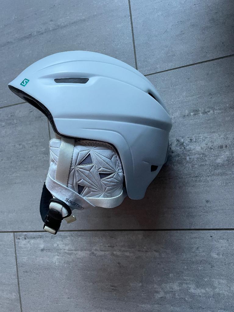 Salomon skihelm mat wit dames, Sport en Fitness, Skiën en Langlaufen, Ophalen, Overige typen, Salomon, Zo goed als nieuw