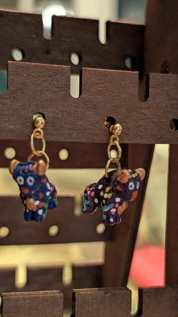 Handgemaakte Peru donkerblauwe koe oorbellen goud, Sieraden, Tassen en Uiterlijk, Oorbellen, Nieuw, Hangers, Goud, Blauw, Ophalen of Verzenden