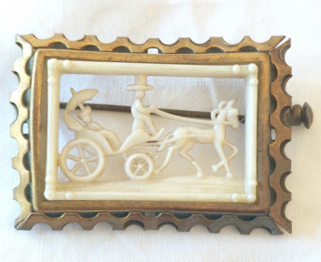 Antiek celluloid koperen broche, Overige materialen, 4 tot 7 cm, Gebruikt, Wit