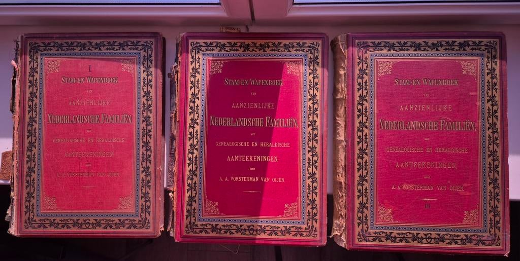 Stam en wapenboek aanzienlijke Nederlandsche familiën, Antiek en Kunst, Antiek | Boeken en Bijbels, Ophalen, Zie foto’s