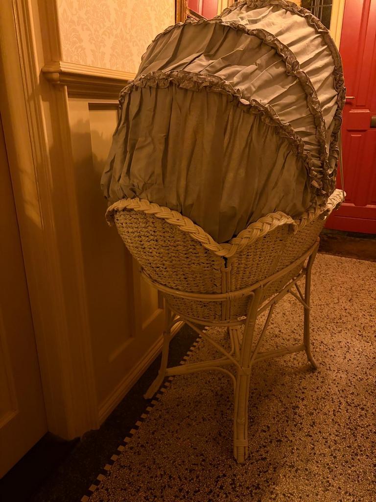 Antieke Wieg met Nieuw Matras - Beatrix Potter, Kinderen en Baby's, Babywiegjes en Ledikanten, Gebruikt, Wieg, Ophalen