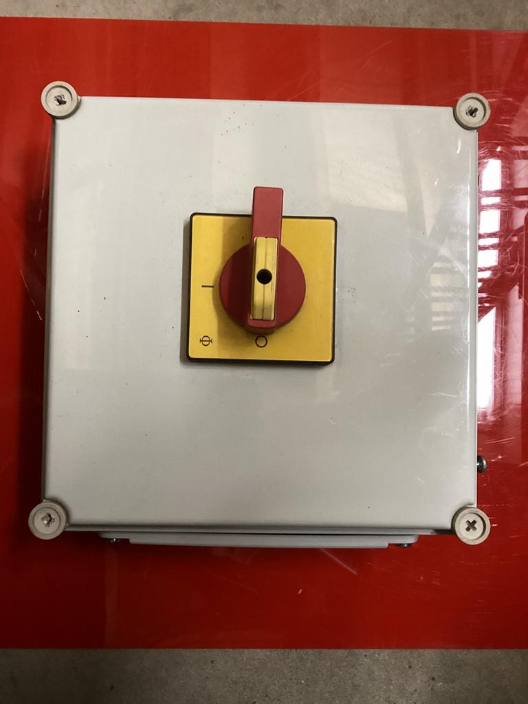 ABB HOOFDSCHAKELAAR 1250A Halyester + 2X Werkschakelaar 100A, Verzenden, Zo goed als nieuw