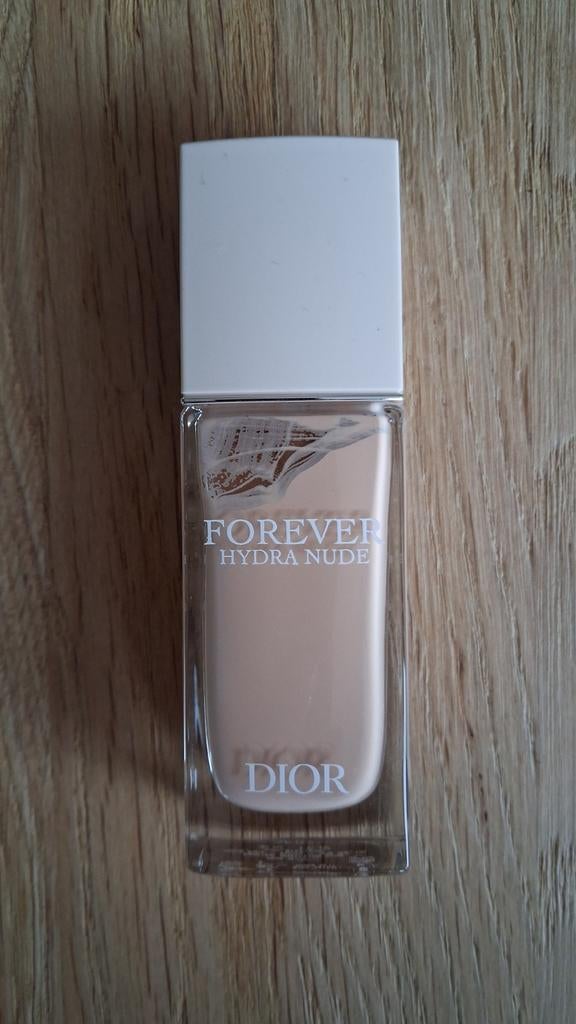 Dior Forever Hydra Nude foundation 1N, Gehele gezicht, Beige, Ophalen of Verzenden, Zo goed als nieuw