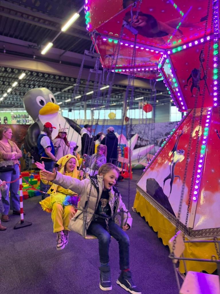 Zweefmolen opuw evenement zie omschrijving kermis attractie, Ophalen