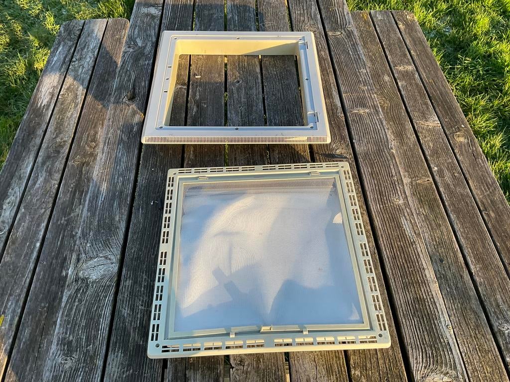 HARTAL 40x40 cm dakluik onderkader met verduisyering, Caravans en Kamperen, Caravan accessoires, Ophalen of Verzenden, Gebruikt