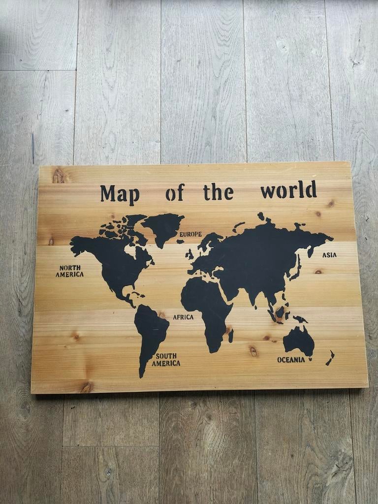 Houten wanddecoratie wereldkaart, Ophalen