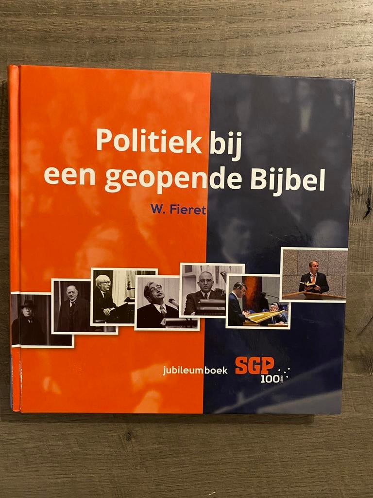 W. Fieret - Politiek bij een geopende Bijbel, Ophalen of Verzenden, Zo goed als nieuw, W. Fieret, Politiek en Staatkunde