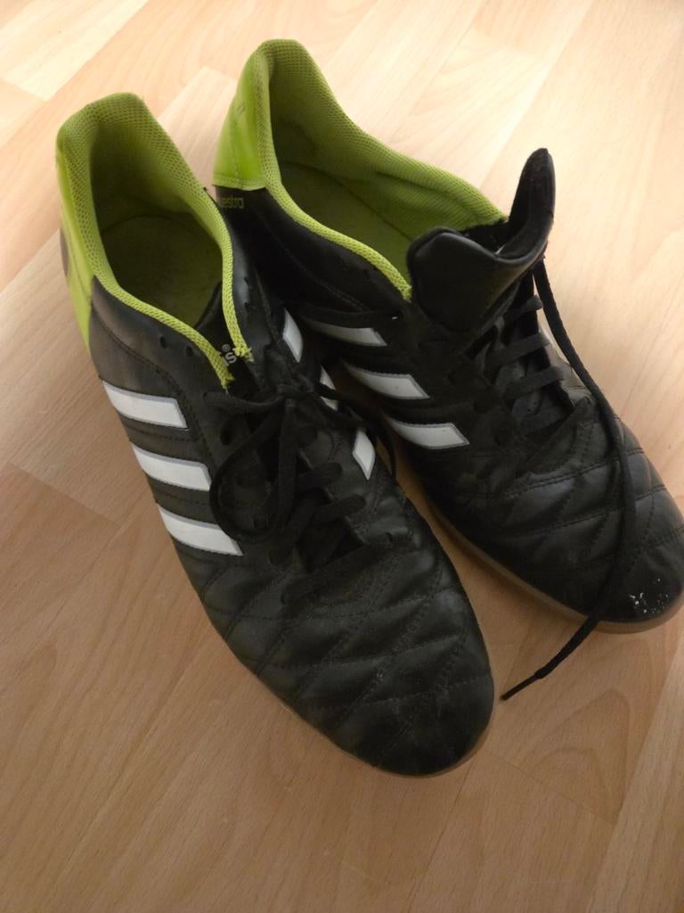 Adidas Voetbalschoenen Maat 46, Maat XS of kleiner, Ophalen of Verzenden, Gebruikt, Schoenen