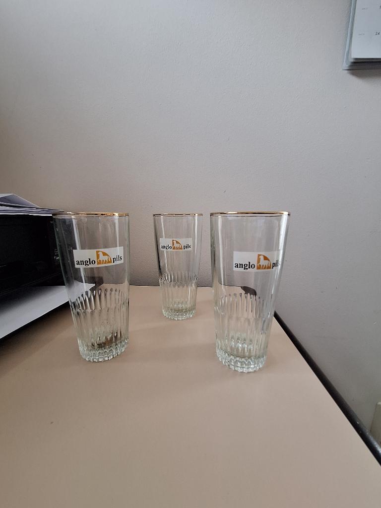 3 bierglazen anglopils, Ophalen of Verzenden, Zo goed als nieuw, Glas of Glazen, Overige merken