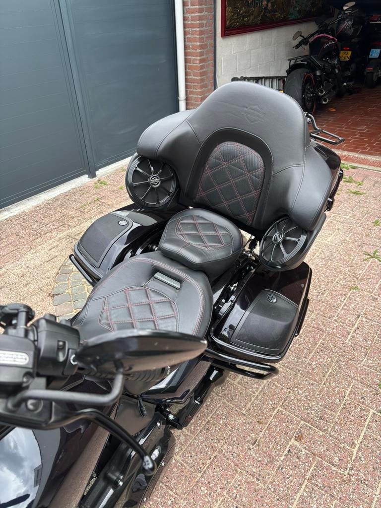 Foto 7 van Harley Davidson Roadglide CVO Mako shark fade