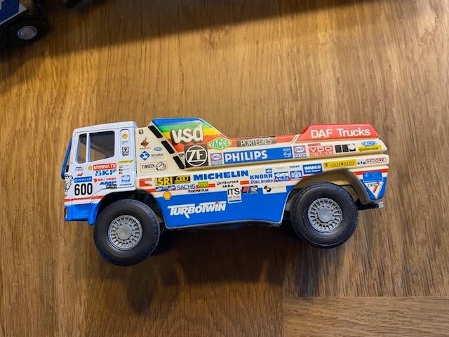 modelvrachtwagens origineel 1987 Dakar en Daf, Hobby en Vrije tijd, Modelauto's | 1:50, Ophalen, Zo goed als nieuw, Bus of Vrachtwagen