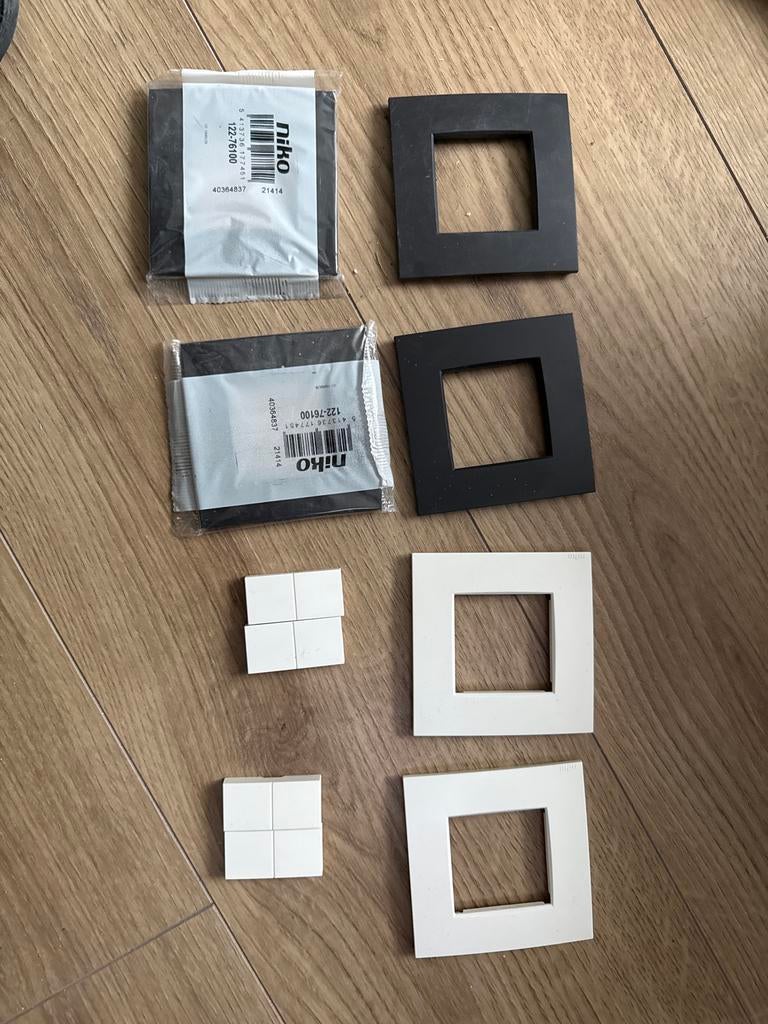 Niko schakelmateriaal: Frames wit & antraciet, Ophalen of Verzenden, Nieuw, Schakelaar