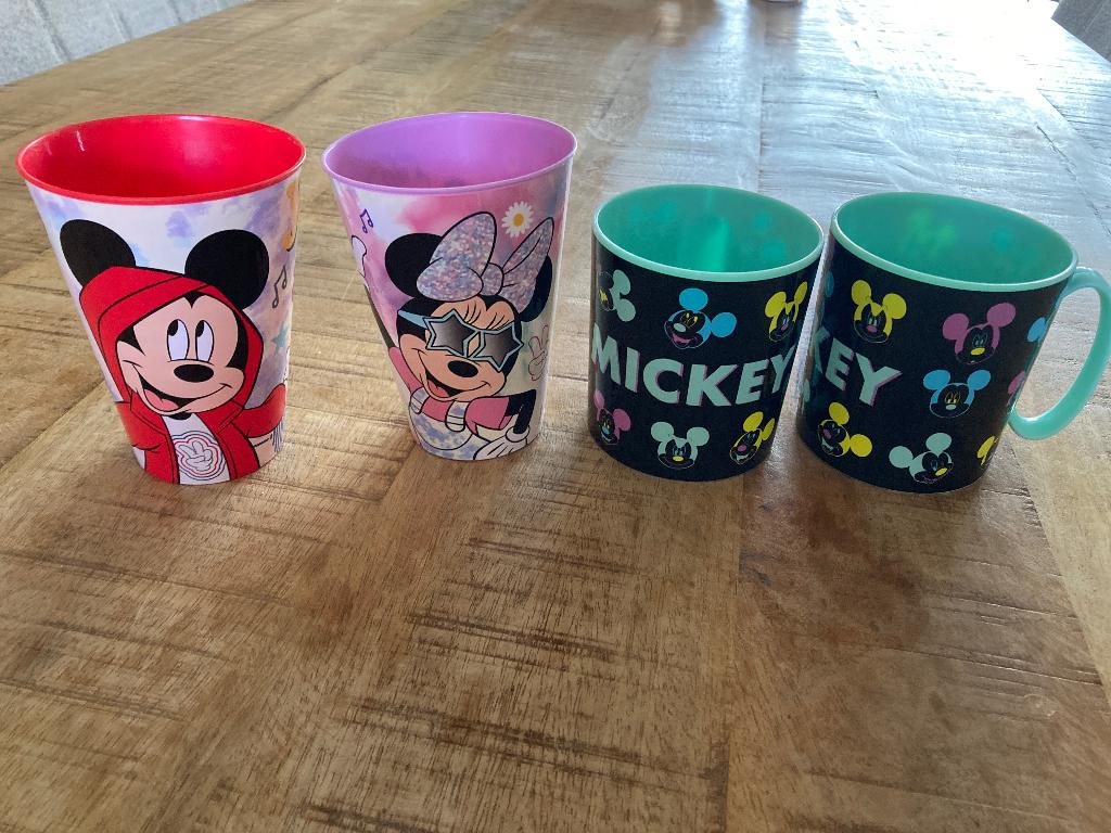 Disneyland bekers, Ophalen of Verzenden, Zo goed als nieuw, Overige stijlen, Kop(pen) en/of Schotel(s)
