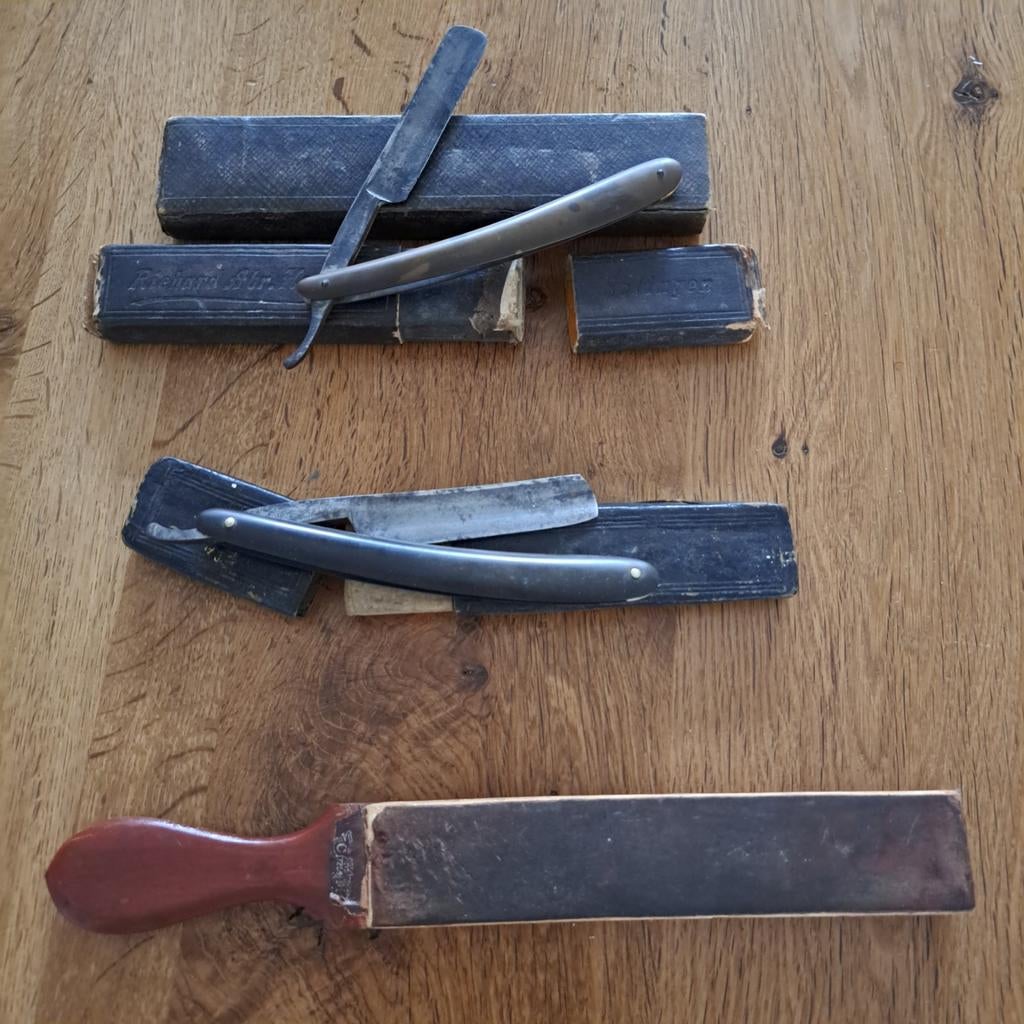 Ouderwetse scheermesjes met slijpstok, Antiek en Kunst, Antiek | Gereedschap en Instrumenten, Ophalen