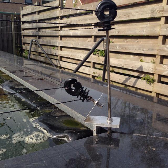 Vijverrand schrikdraad klem isolator voor max 40mm randen, Ophalen of Verzenden, Nieuw, Vijverrand