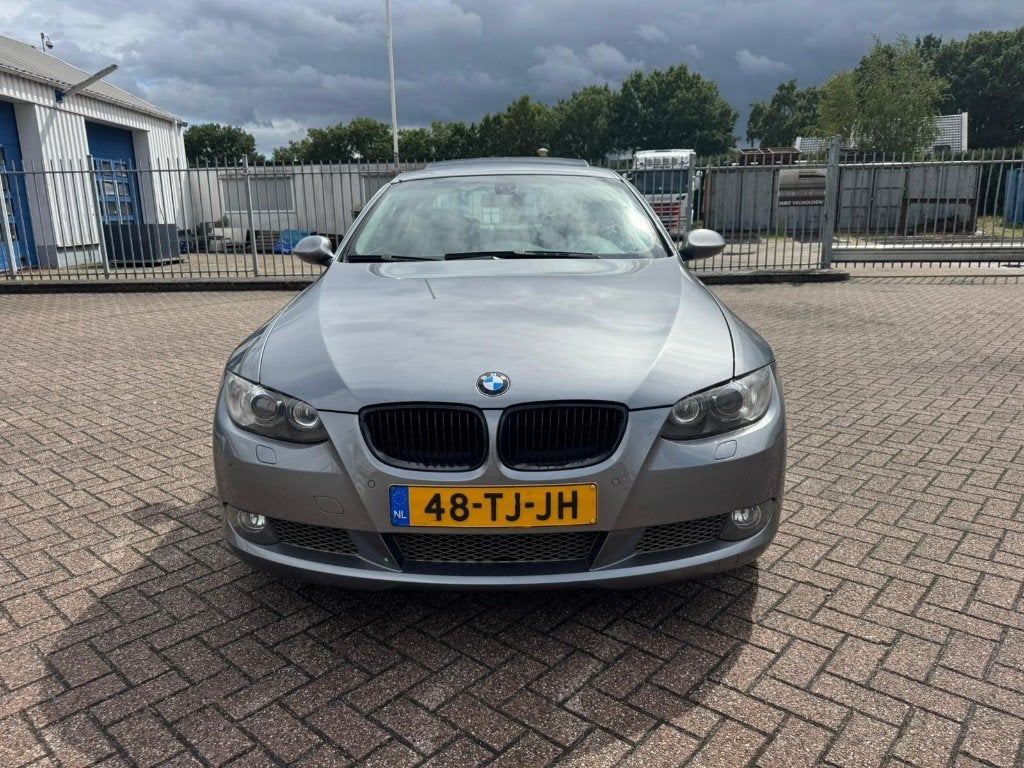 BMW 3-Serie 3.0 335i Coupe AUT 2006 Grijs, Automaat, Euro 5, Achterwielaandrijving, Zwart