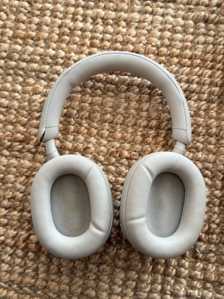 Foto 3 van Sony WH-1000XM5 zilver – noise cancelling + etui