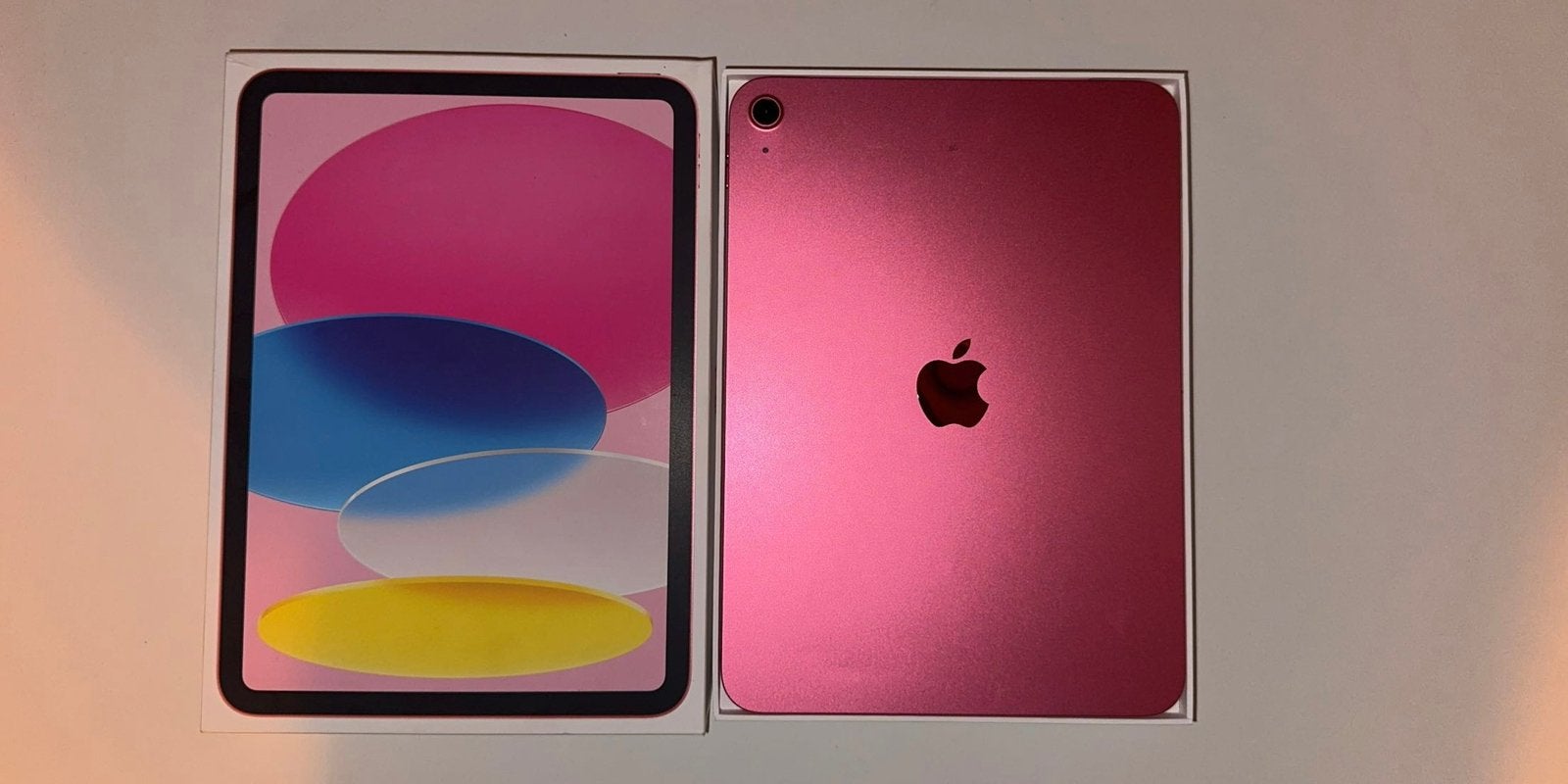 Ipad (A16) Wi-Fi roze (128GB) + Ipad hoes mag weg voor 375!!, Computers en Software, Apple iPads, 10 inch, Overige kleuren, Apple iPad