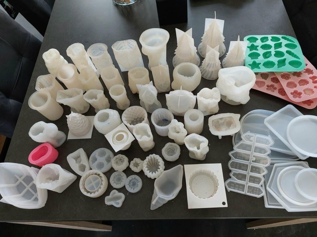 kaarsmallen ca 60 stuks, Overige thema's, Meerkleurig, Ophalen of Verzenden, Zo goed als nieuw