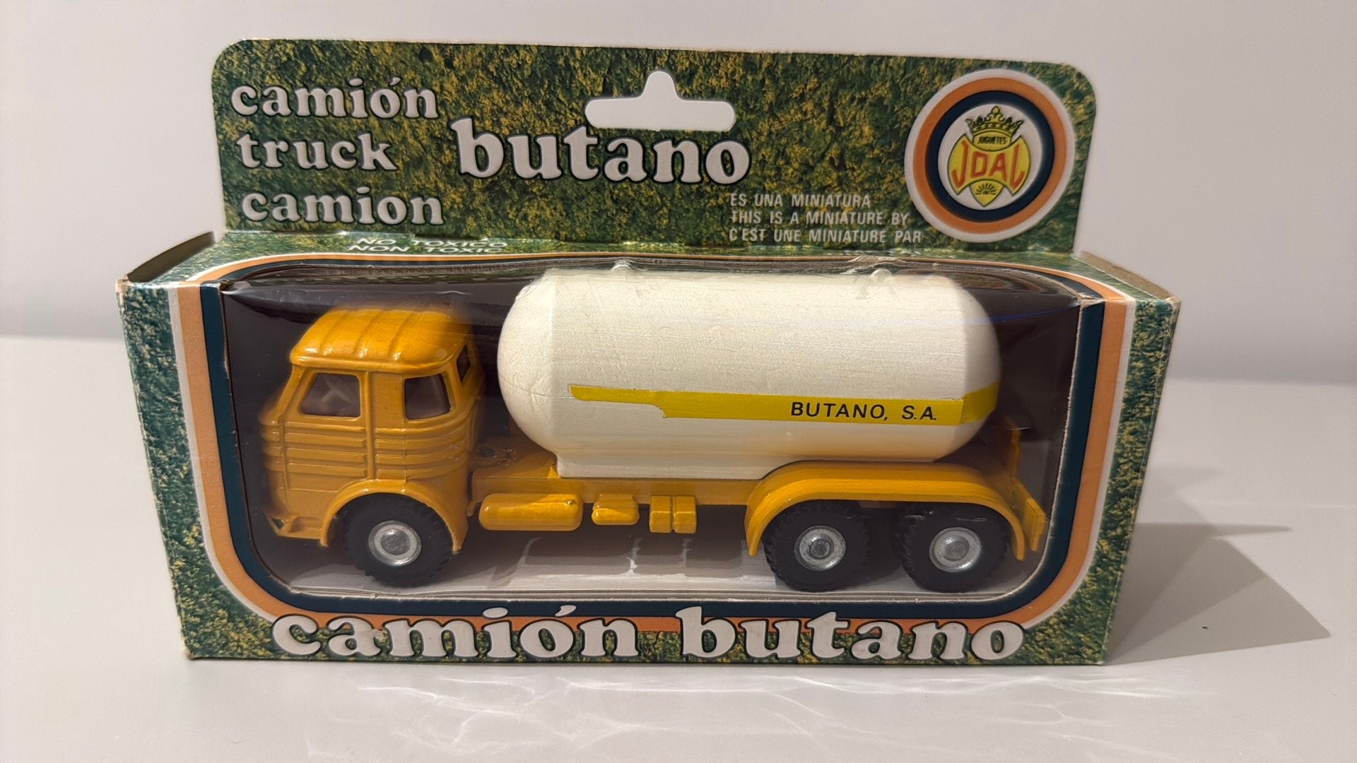 Vrachtwagen Truck Butano Joal in doos dinky corgi, Ophalen of Verzenden, Zo goed als nieuw, Bus of Vrachtwagen, Overige merken