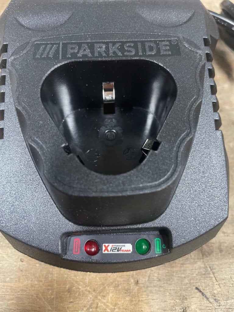 acculader parkside 12V - 2,4A, Doe-het-zelf en Verbouw, Ophalen, Nieuw