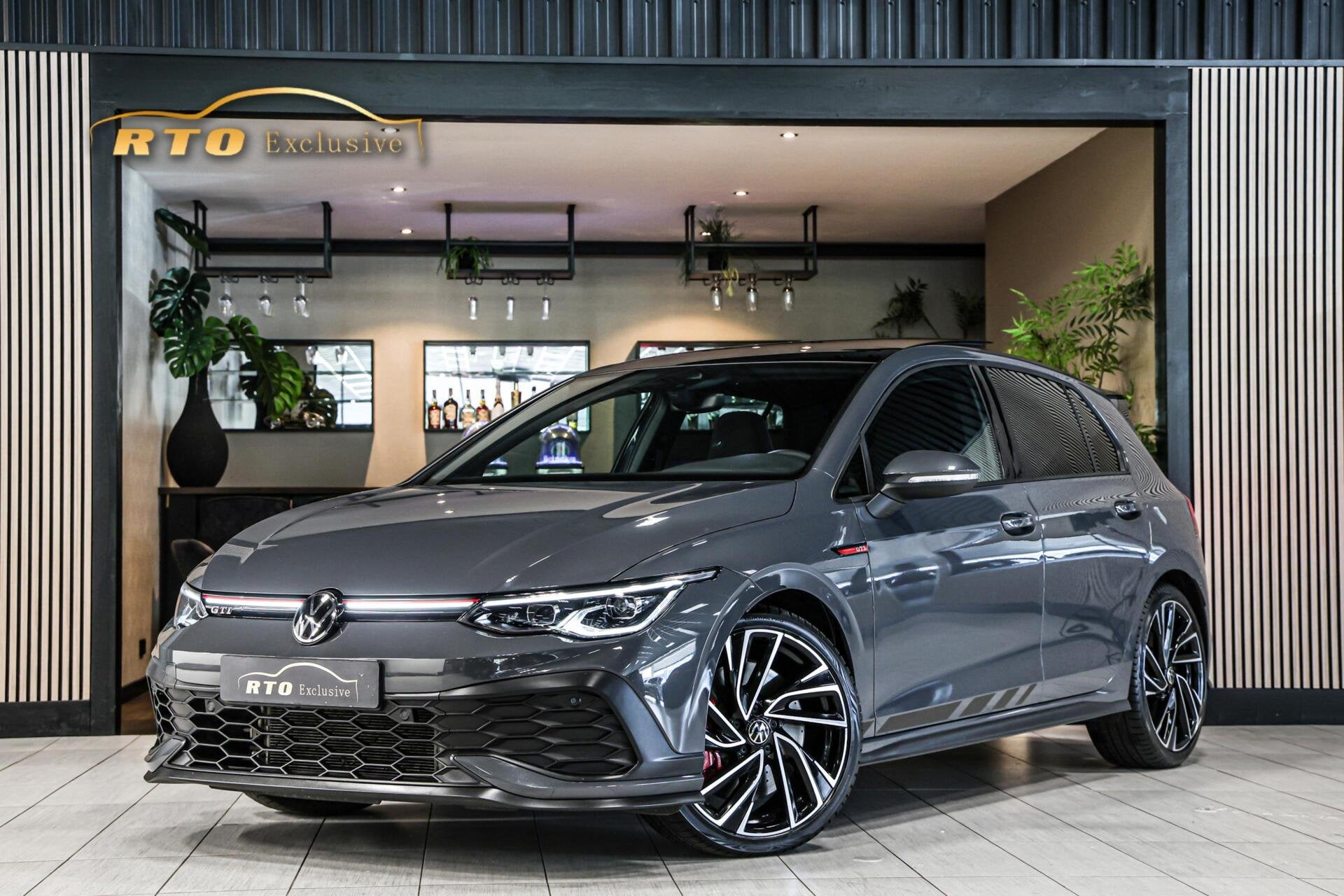 Volkswagen Golf 2.0 TSI GTI Clubsport|Pano|ACC|19''|Dolphin, Stof, Gebruikt, 4 cilinders, Golf