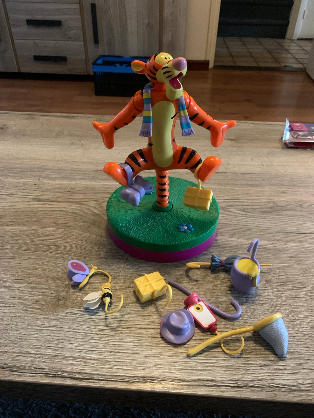 Tigger speelfiguur met accessoires - Winnie de Poeh, Ophalen of Verzenden, Gebruikt, Jongen of Meisje