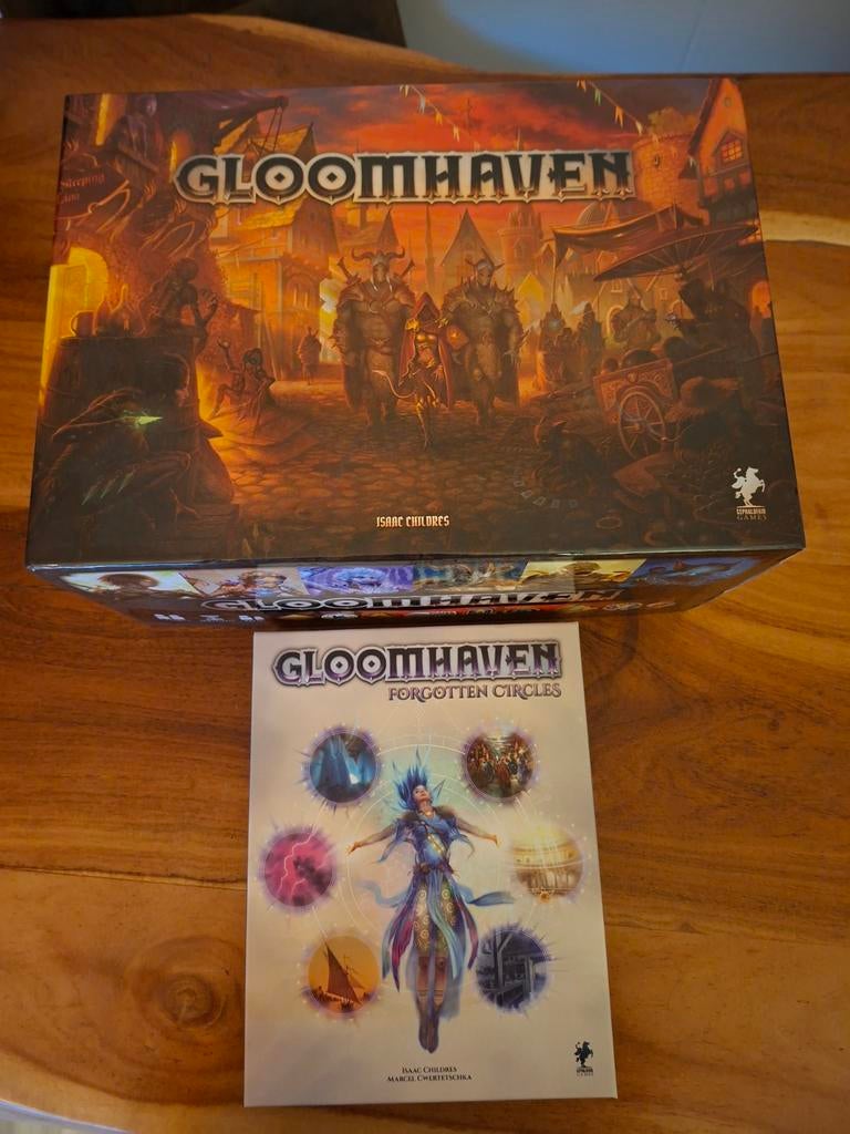 Gloomhaven + Forgotten Circles uitbreiding (EN), Een of twee spelers, Ophalen of Verzenden, Zo goed als nieuw