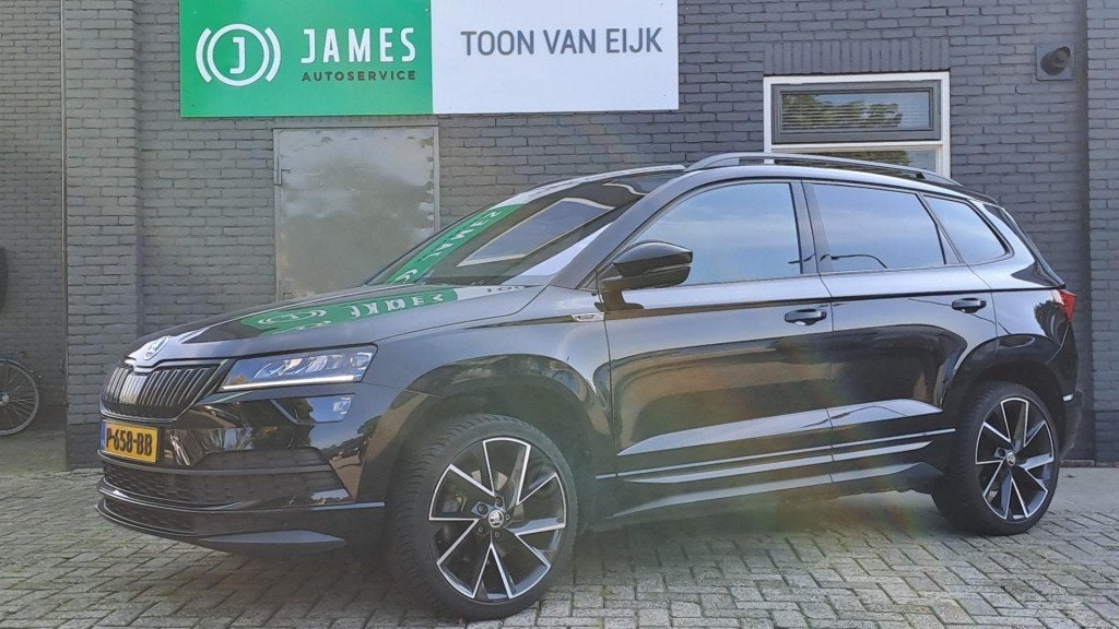 Skoda KAROQ 1.5 TSI  150pk Sportline Business DSG , Trekhaak, Auto's, Voorwielaandrijving, 4 cilinders, Zwart, Karoq