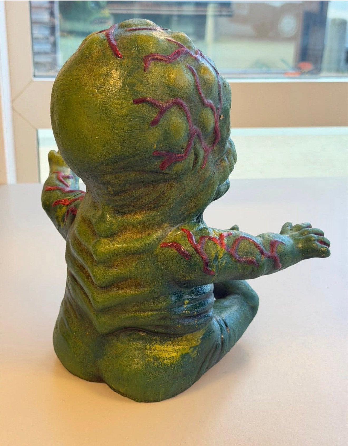 V Visitor Baby 1:1 pop Latex Handpop 30cm The Final Battle, P, Beeldje, Replica of Model, P, P