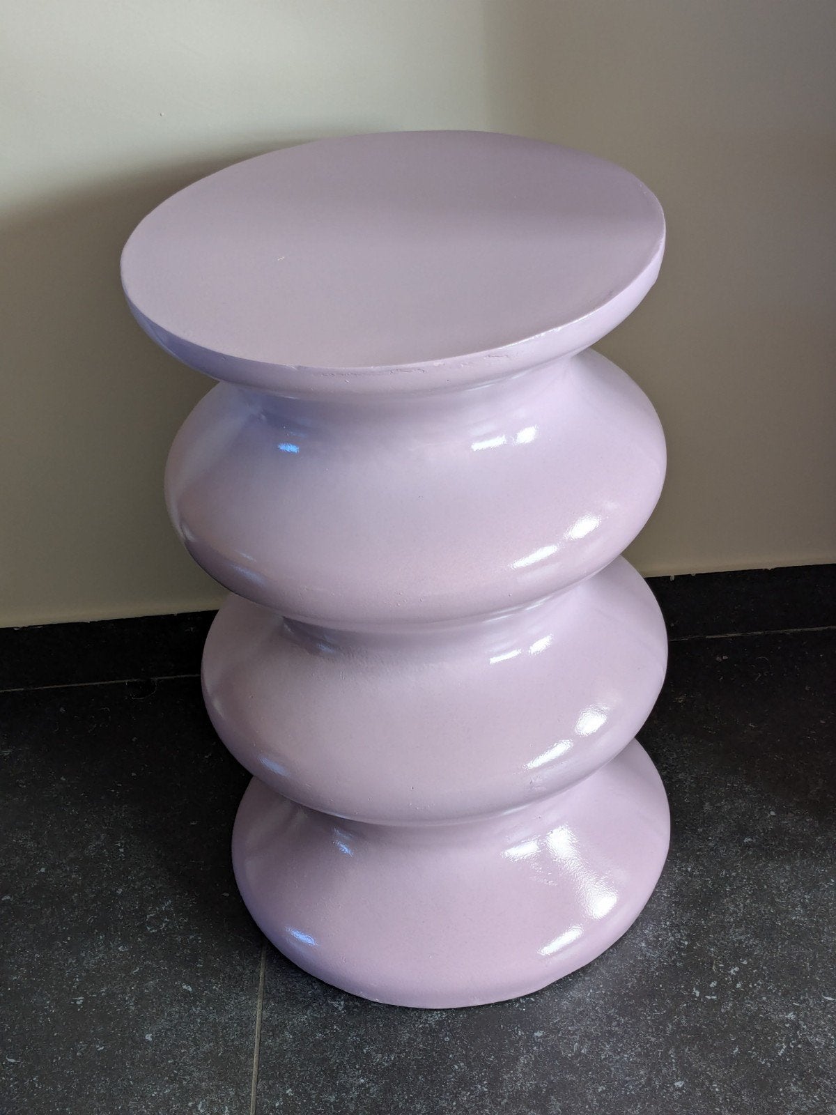Lila bijzettafel/krukje - Uniek design, 45 tot 60 cm, Rond, Ophalen of Verzenden, Zo goed als nieuw