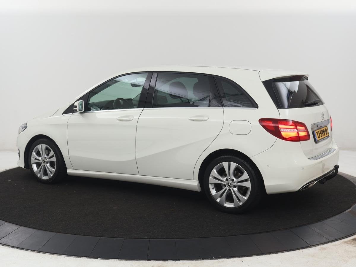 Mercedes-Benz B-klasse 180 Ambition | Half leder | Cruise co, 1325 kg, Gebruikt, 4 cilinders, Leder en Stof