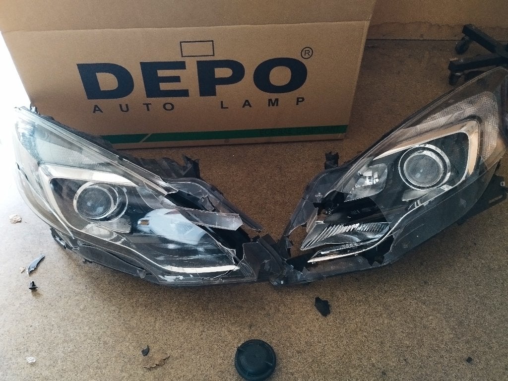 Opel Zafira koplampen (defect) - voor onderdelen, Auto-onderdelen, Ophalen of Verzenden, Gebruikt, Opel