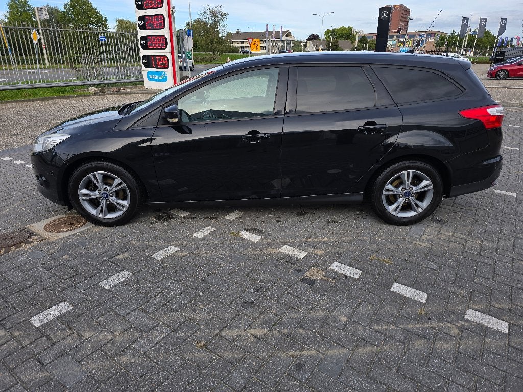 Ford Focus 1.0 Ecoboost Wagon 2014 Zwart, 125 pk, Zwart, Handgeschakeld, 1216 kg