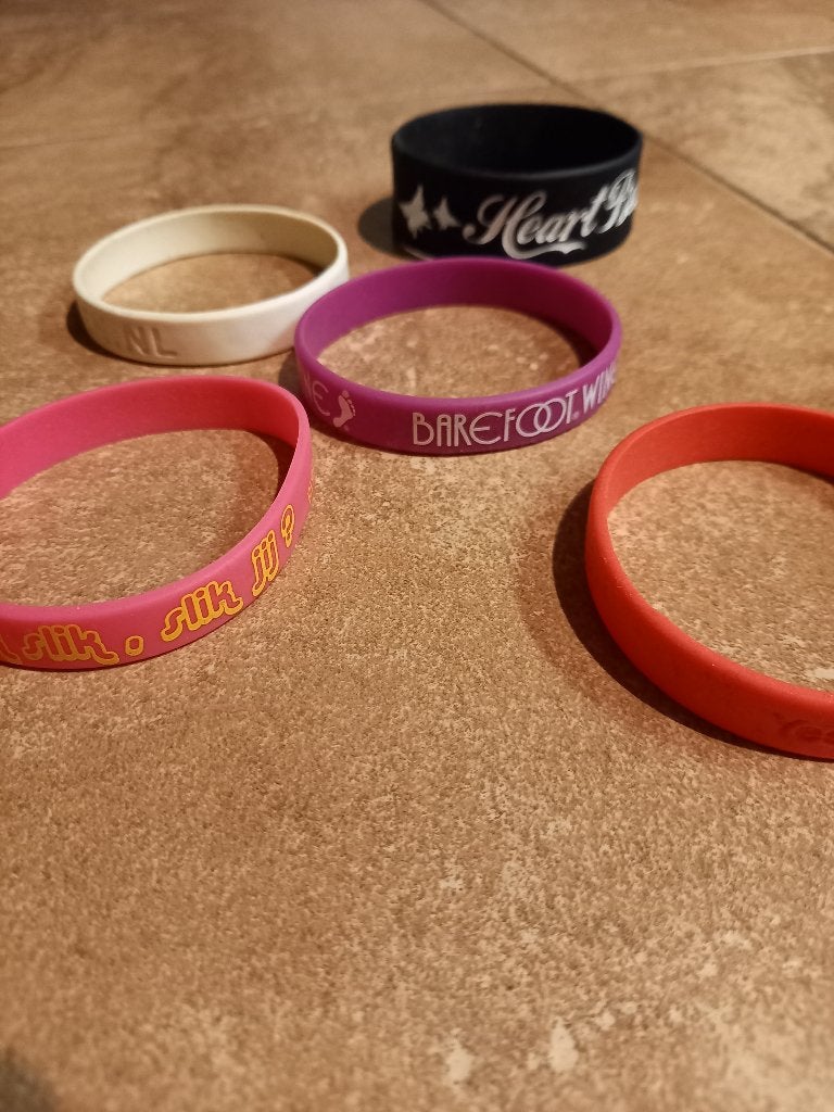 Diverse rubberen polsbandjes, Ophalen of Verzenden, Nieuw, Roze, Kunststof of Plastic