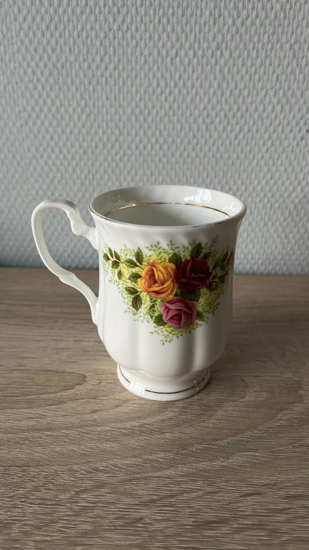 Pink roses fine bone china, Verzamelen, Ophalen, Zo goed als nieuw, Porselein, Kop en/of schotel