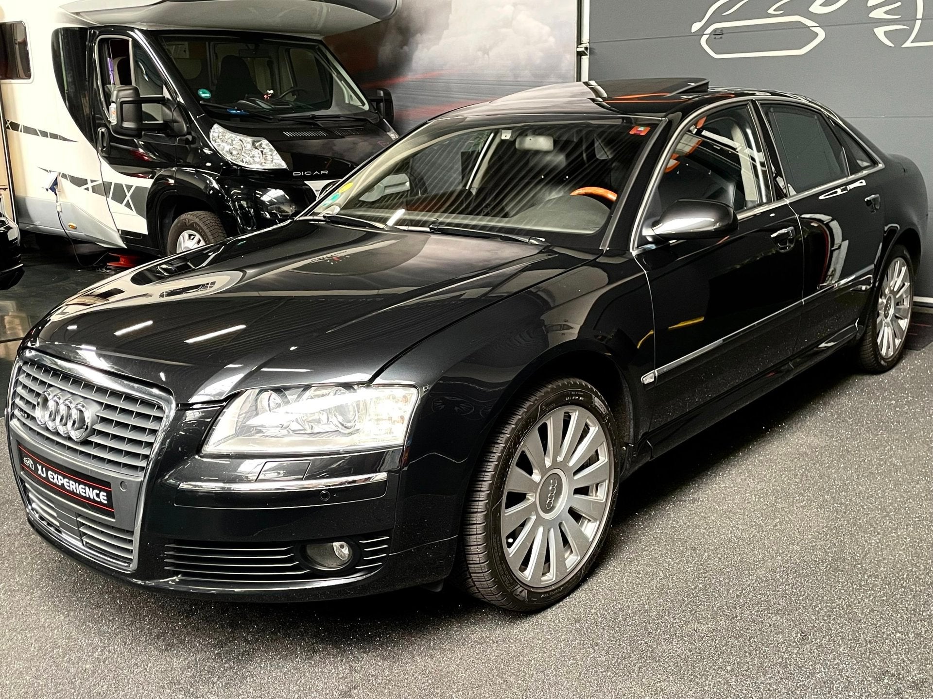 Audi A8 4.2 quattro Pro Line 246KW NAVI SCHUIFDAK XENON TREK, Automaat, 4172 cc, Gebruikt, Zwart
