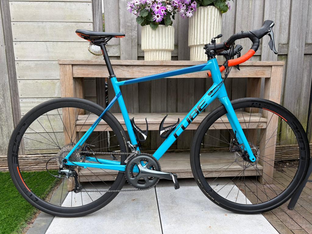 Racefiets Cube Attain Race mt. 60 met accessoires, Heren, Aluminium, Zo goed als nieuw, 57 tot 61 cm