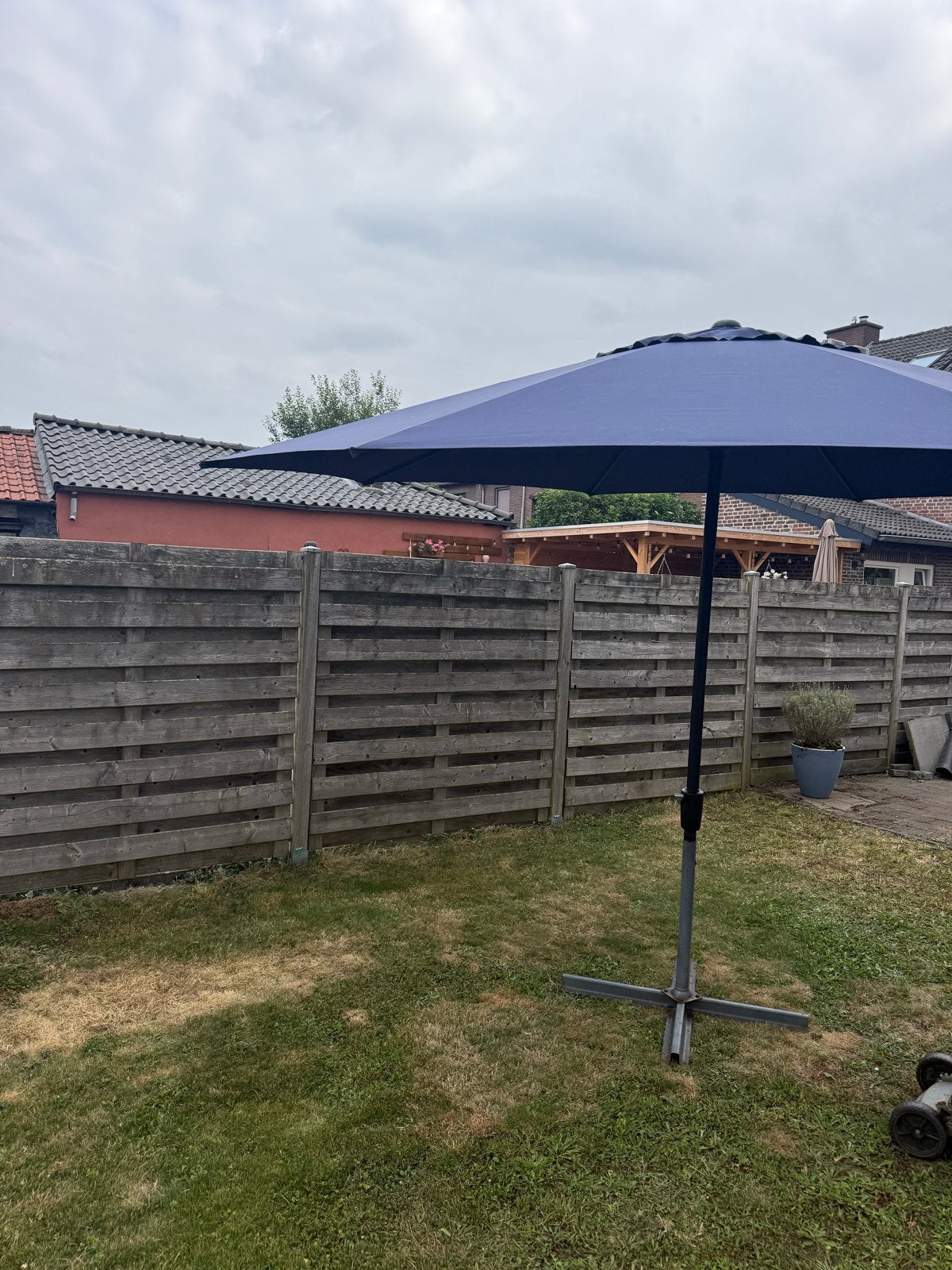 Parasol zgan met voet en tegels, 300cm spanbreedte, Tuin en Terras, Ophalen, Zo goed als nieuw, 2 tot 3 meter, Stokparasol