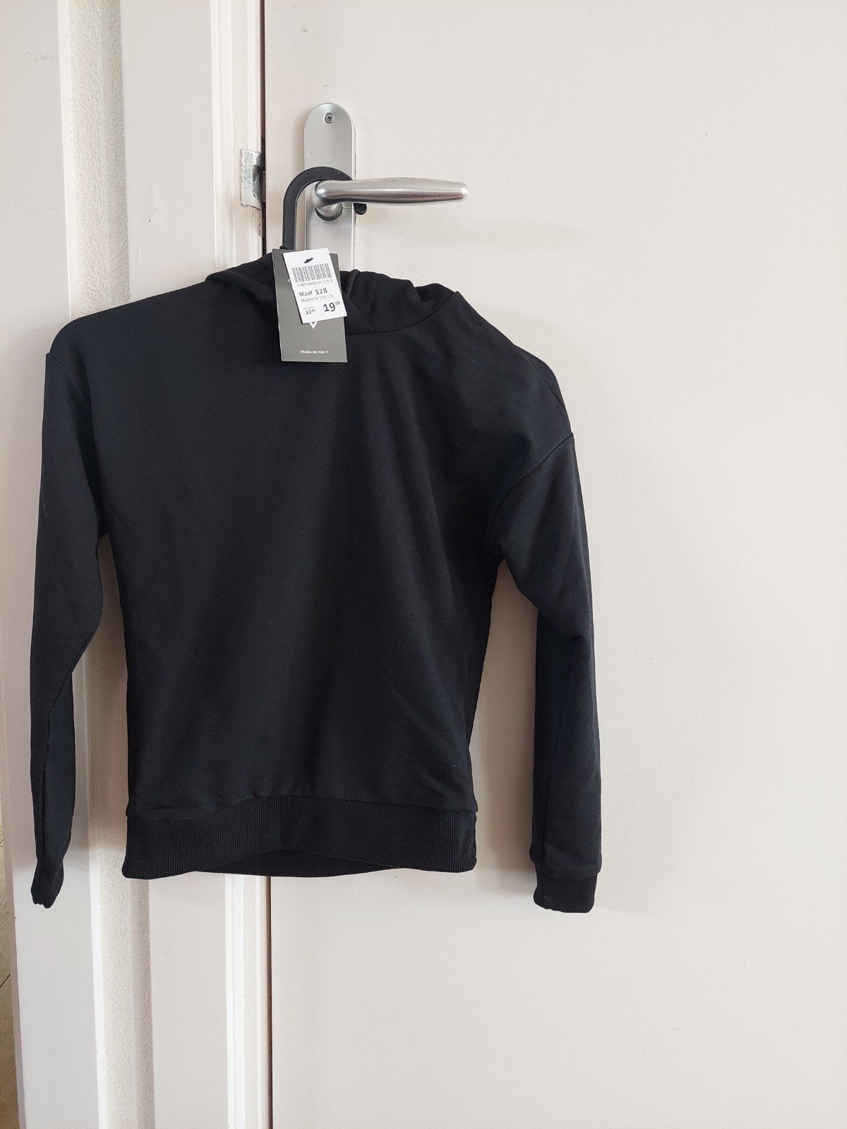 Nieuwe zwarte hoodie maat 128, Jongen of Meisje, Trui of Vest, Nieuw, Ophalen of Verzenden