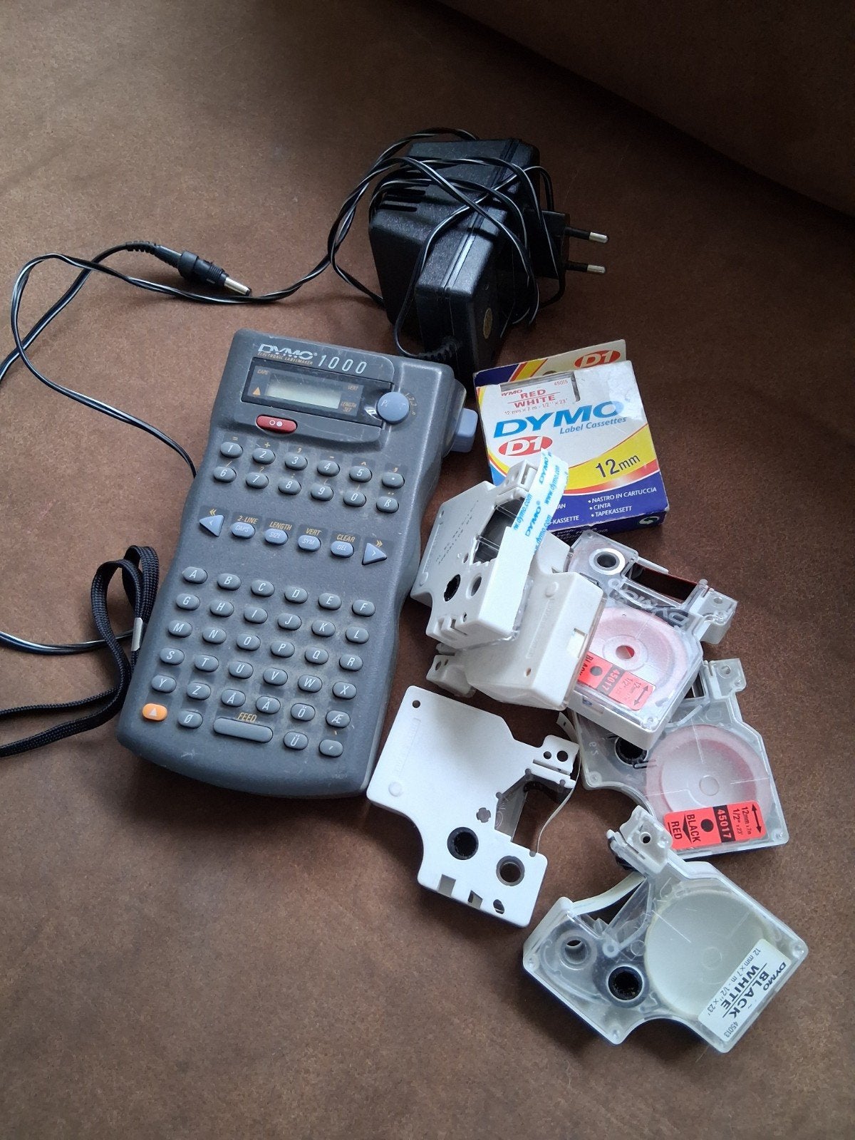 DYMO 1000 Labelmaker met adapter en diverse tapes, Qwerty, Ophalen of Verzenden, Tape-label, Gebruikt