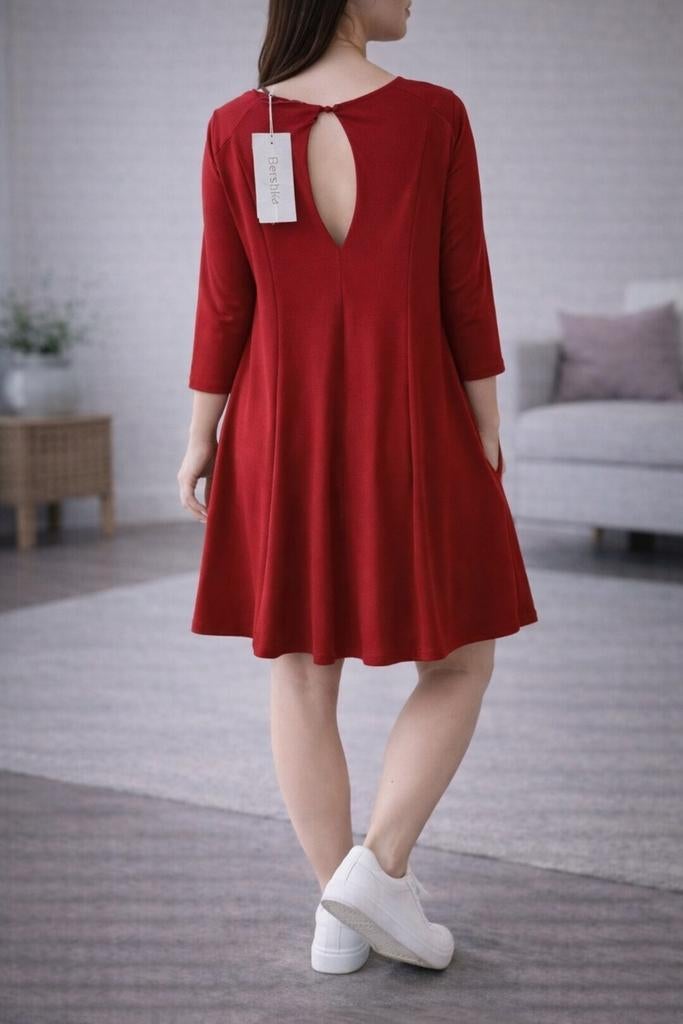 Rode Bershka jurk maat L – elegant & comfortabel, Maat 42/44 (L), Nieuw, Knielengte, Rood