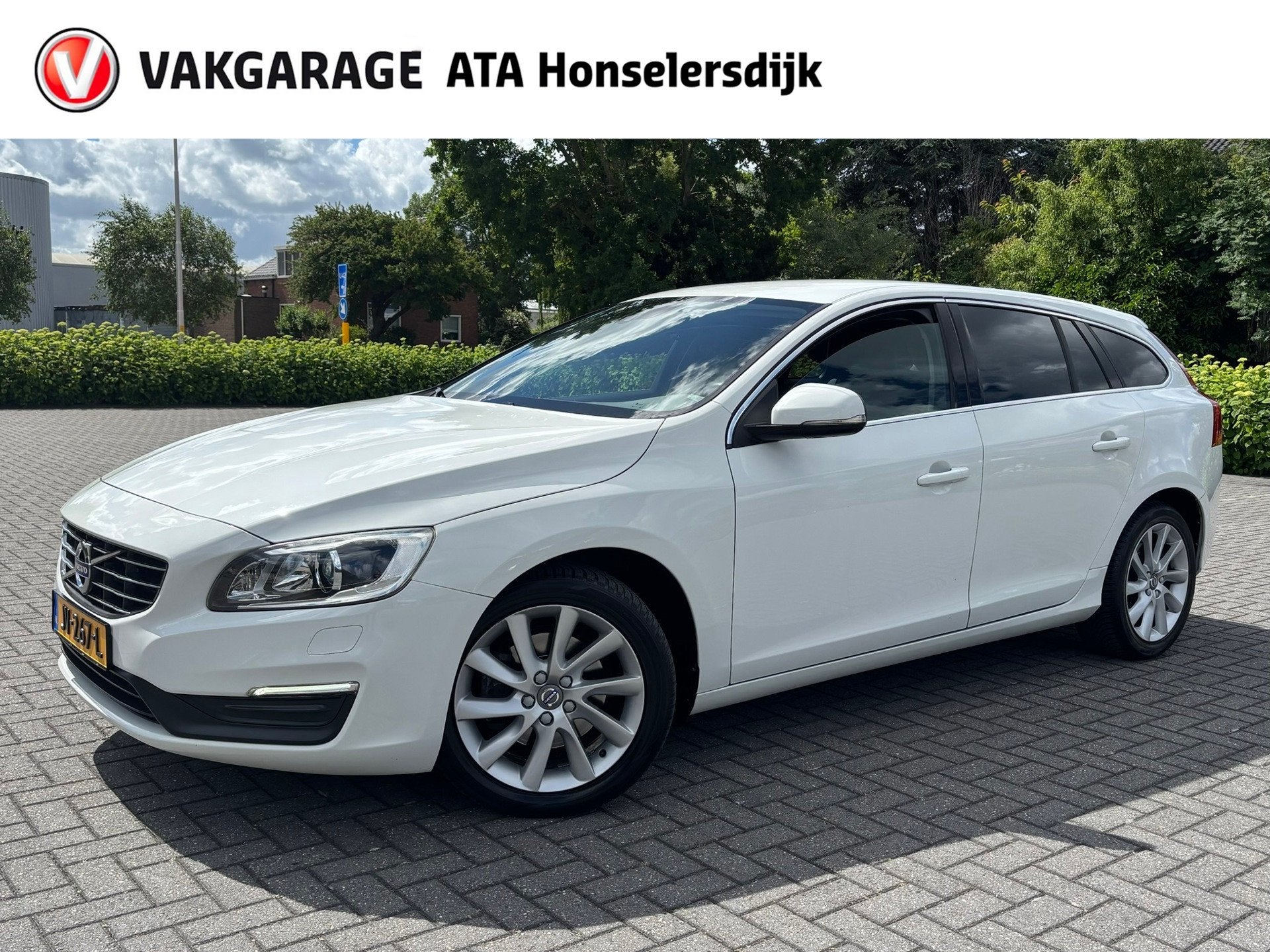 Volvo V60 2.0 T3 Nordic+ | Cruise control | Climate control, Euro 6, 4 cilinders, 1969 cc, Leder en Stof