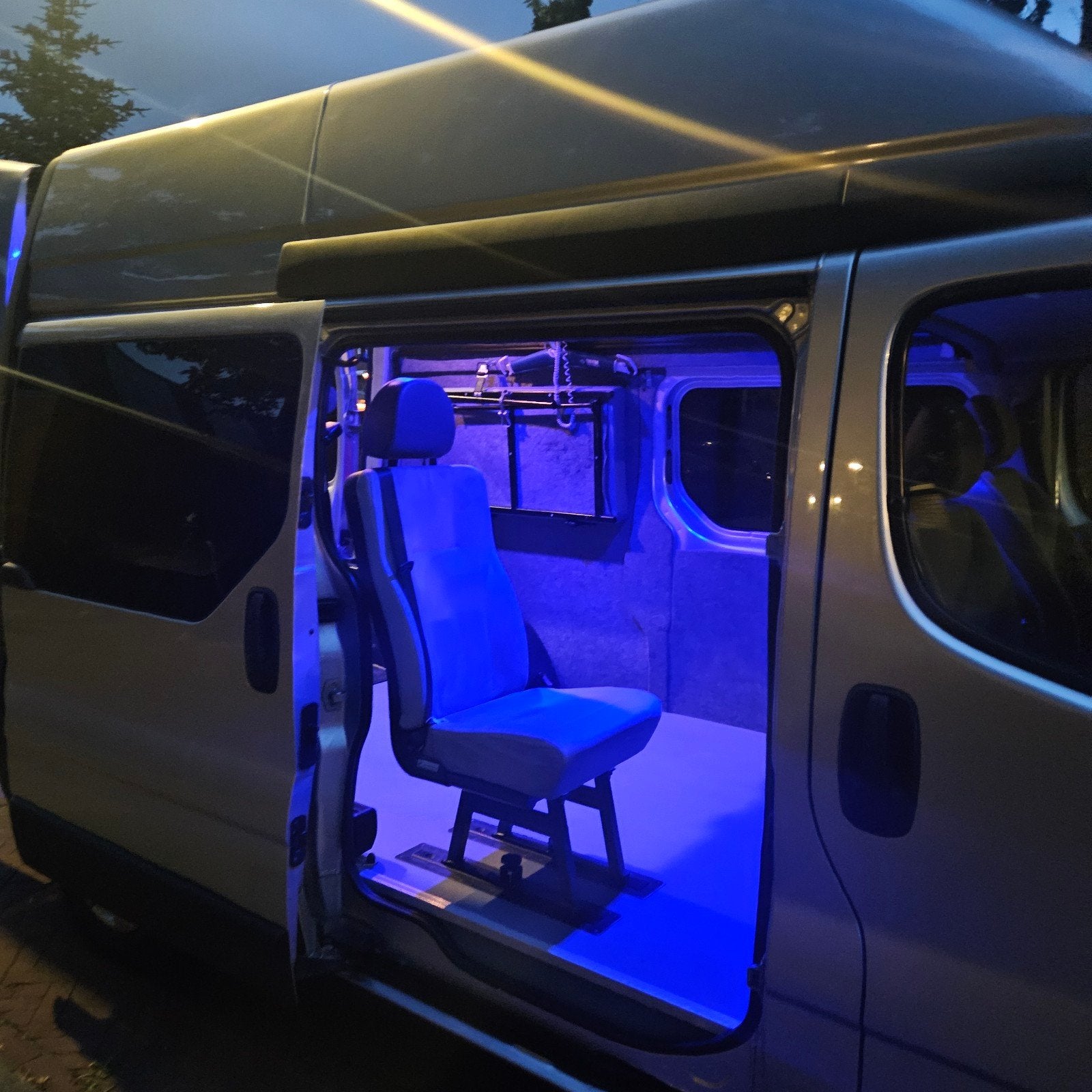 Zeer nette  Renault Trafic Rolstoelbus rolstoelauto rolstoel, Auto's, Euro 5, Stof, 1995 cc, 4 cilinders