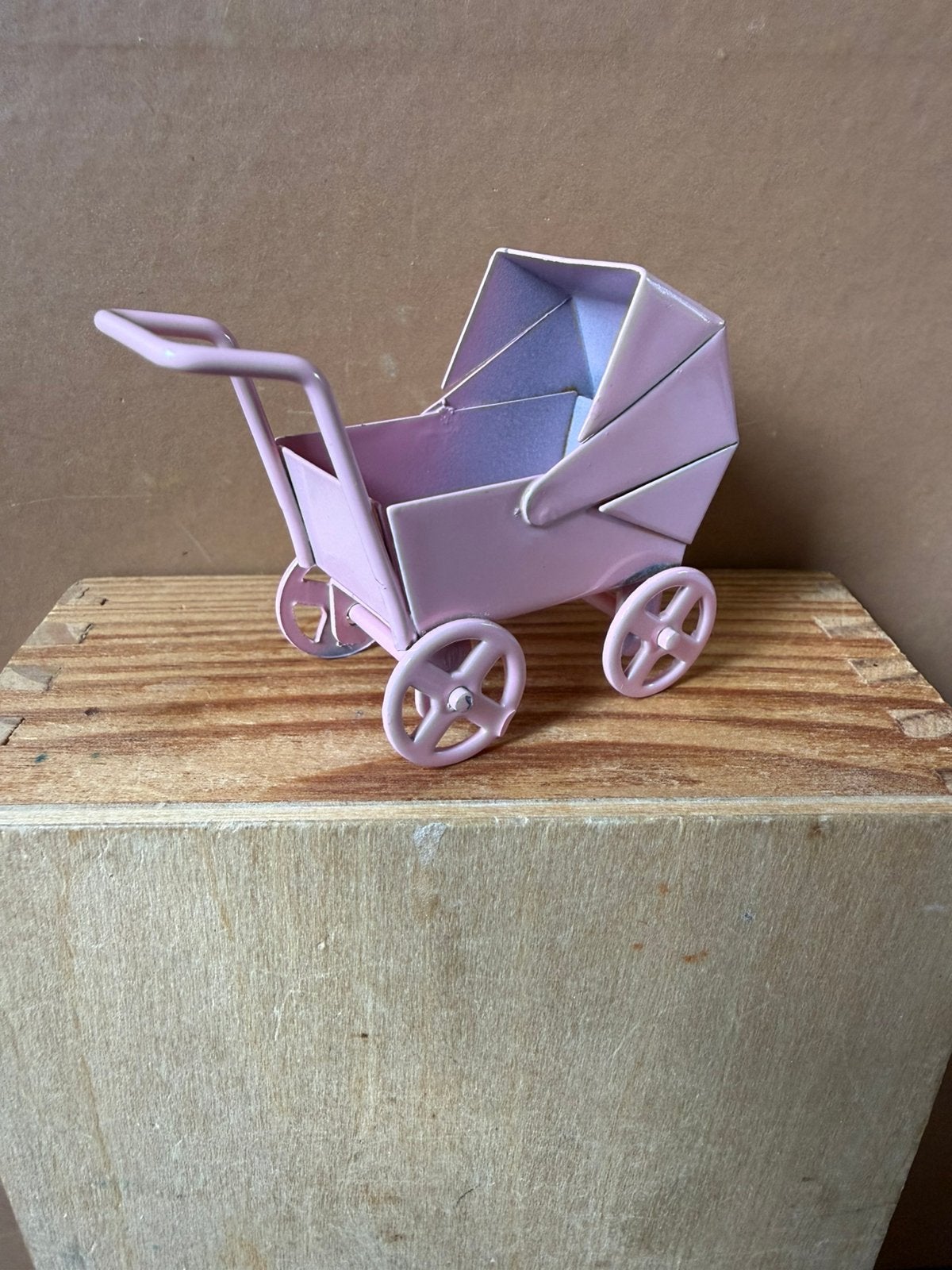 Kinderwagen poppenwagen - hxbxd 4x2.5x5.3cm - metaal, Ophalen of Verzenden, Zo goed als nieuw, Poppenhuis